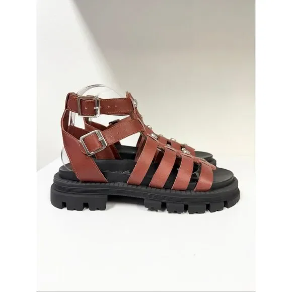 Free People Hadley Hammered Stud Sandals Leather Gladiator 38.5 8.5 - Picture 1 of 8